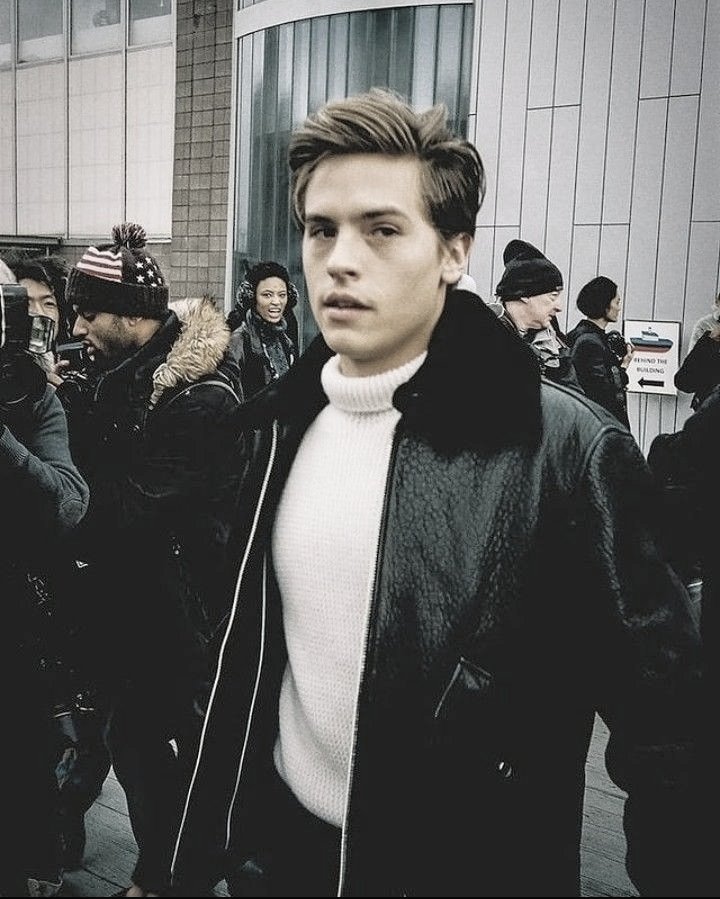 ⠀

⠀⠀              𝗦𝗘 𝗕𝗨𝗦𝗖𝗔

         —— nombre a elección.
         —— actividad no 24/7.
         —— posible otp.
         —— fc: dylan sprouse.

⠀                ⤹⤹  ʀ̤ᴛ̤?