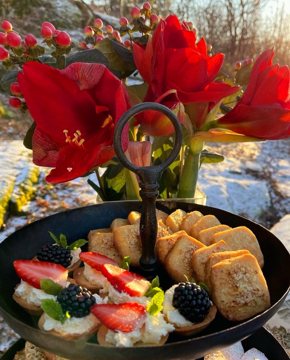 Buongiorno a tutti...
Buon lunedì...

#27dicembre
☕❣🌲🍀🌹😘🎄♦️