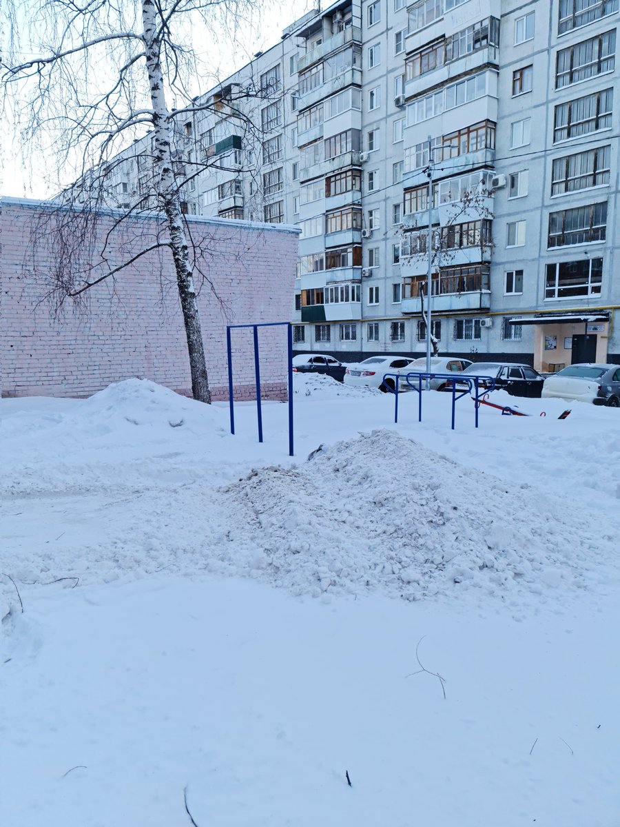 Здравствуйте, пришла зима и <a href="/UK_KOMMUNSERVIS/">УК Коммунсервис</a> снова складирует снег с соседних домов на территорию дома 166 по ул. Стара-Загора, тем самым разрушая объекты, построенные на бюджетные средства по <a href="/SOdeistvie63/">Губернаторский проект "СОдействие"</a> в 20 и 21 г. Примите меры <a href="/adm_kir63/">Администрация Кировского района</a> <a href="/Rudakov_i_a/">Рудаков Игорь Александрович</a> <a href="/gkh_kir63/">Отдел по ЖКХ и благоустройству</a> <a href="/gzhi_samara/">ГЖИ Самарской области</a>