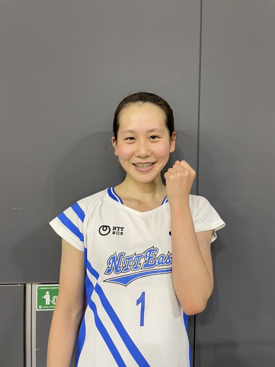 ntteast_symbol's tweet photo. 【バドミントン部】
#NTT東日本バドミントン部
#第75回全日本総合バドミントン選手権大会 

〈女子シングルス〉
#大家夏稀

〈コメント〉
持ち味のスピードを生かしたプレーで明日も勝利目指して頑張ります💪🏻！
#チームNTT🧡💙
#努力の天才大家 https://t.co/zzA8NUK1PO