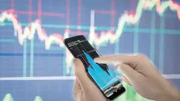 livemint's tweet photo. Top 10 stock picks for 2022 by HDFC Securities 

Read here: https://t.co/b70NfvAJj7 https://t.co/2fBhsnLEYx
