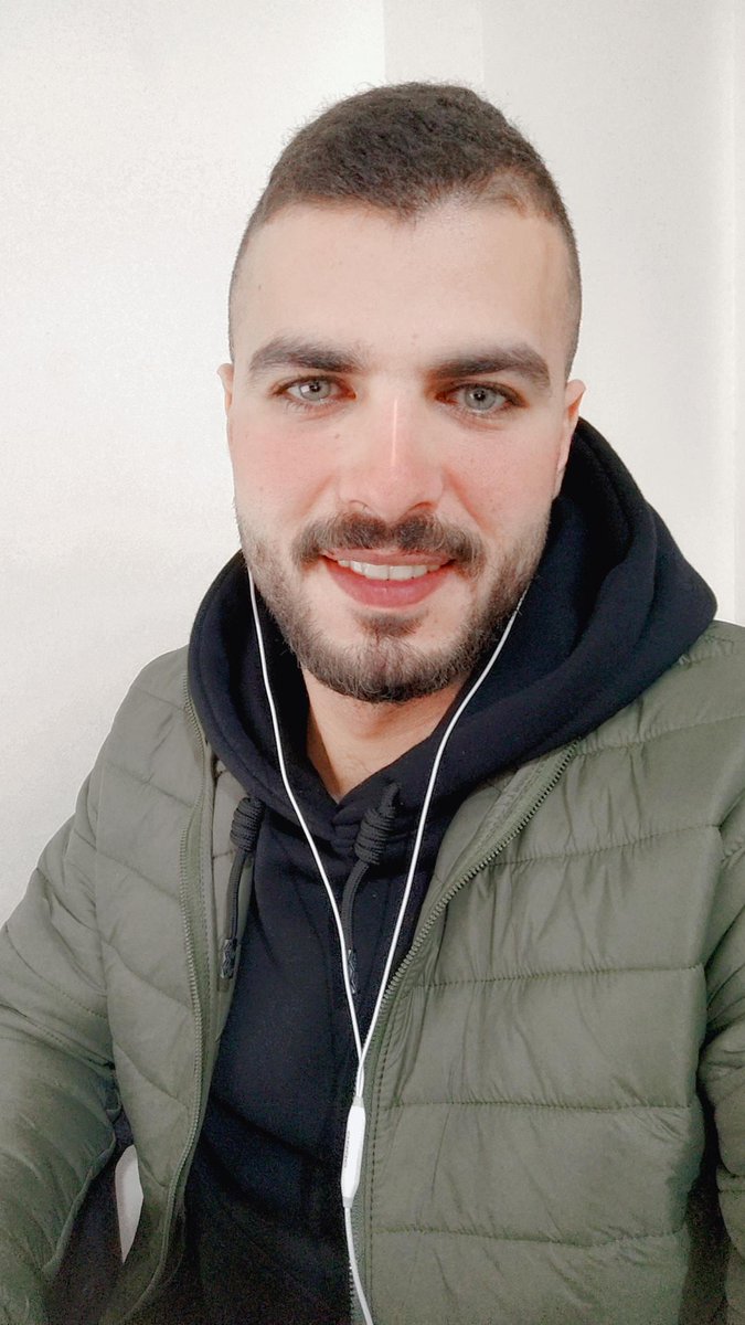 أشعر .. بالوحدة فقط ، عندما تنفذ نقودي .. 
أما البشر فـ تباً لهم  ..!!🦇