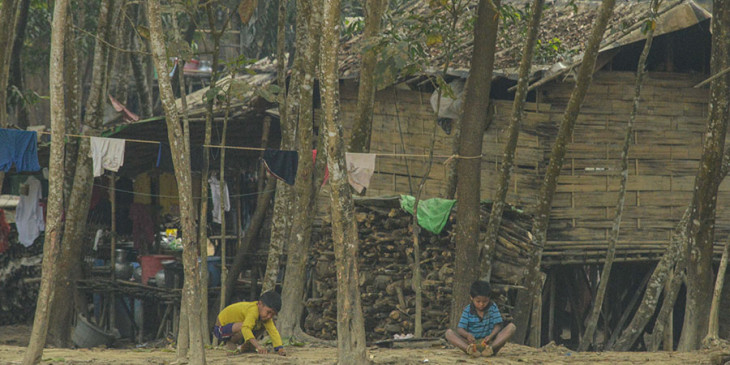 spring21MM's tweet photo. Images of Refugees from Gandhari monastery in #Buthidaung,Rakhine State.
-More than 1000 villagers were still sheltering at IDPs camps even though there is no clash and were Urgently in need of Food &amp; Warm Clothes amid winter.
#HelpMyanmarIDPs
#WhatsHappeningInMyanmar 
#Dec27Coup https://t.co/qH8BQgK553