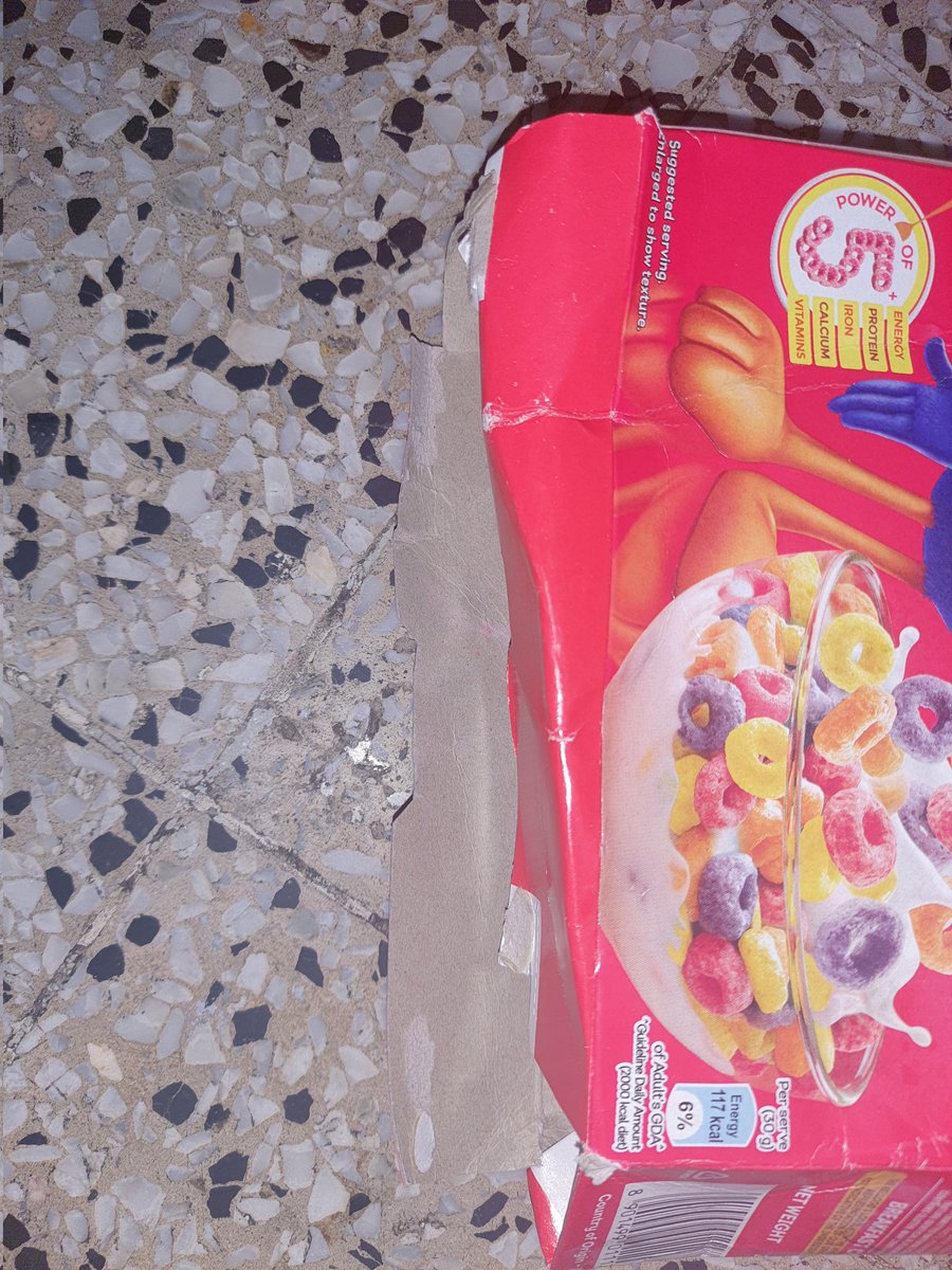 Utkala_Kalinga's tweet photo. Despite requesting @amazonIN to deliver Cereal products in cardboard boxes, they still delivered in plastic bags. Result - Yet another smashed Kellogg's with both sides/flaps open.
Please listen to customer feedback and take care @amazon. 
#AmazonRetail #Kelloggs #FrootLoops https://t.co/Odtt7GQ6vj