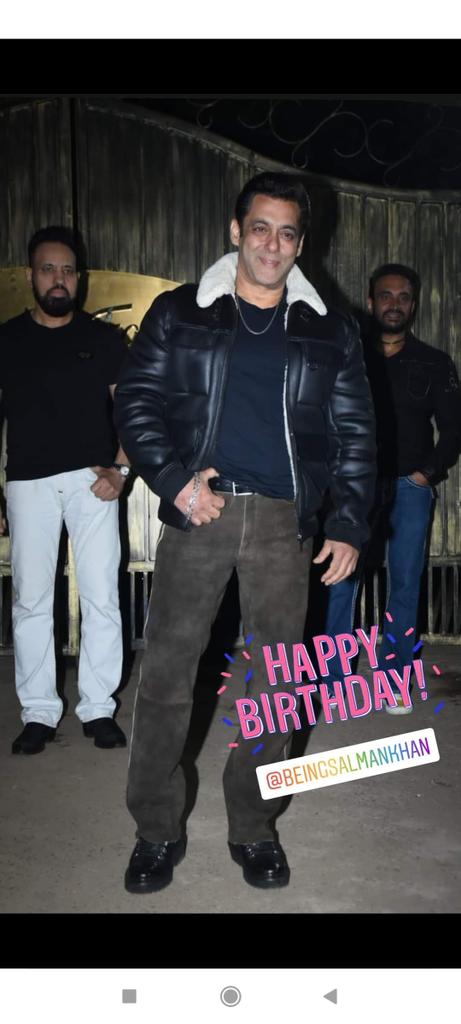 KazmiNajmuddin's tweet photo. #HappyBirthdaySalmanKhan @BeingSalmanKhan your No is 1 Always Remains It Keep Rocking https://t.co/FyUh4PlLlO