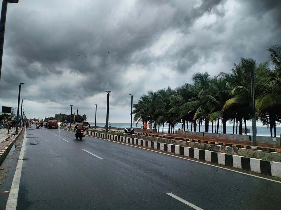 ToursExploreIt's tweet photo. ⭕ Beautiful Scenes During Rainy Day 🌧

📍Karachi, Pakistan

#KarachiRain #Exploreit #Pakistan #Karachi https://t.co/sckGLOLCrT