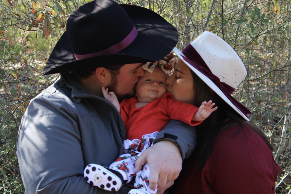 fattt_dubbb's tweet photo. To the mother of our beautiful baby girl.
To my future wife.
To my lover forever.
To the most beautiful girl to ever walk this planet.

Happy 4 year anniversary❤️❤️
Thank you for everything, I don’t know how i could ever do it without you😘 https://t.co/GhMvYOS6CA