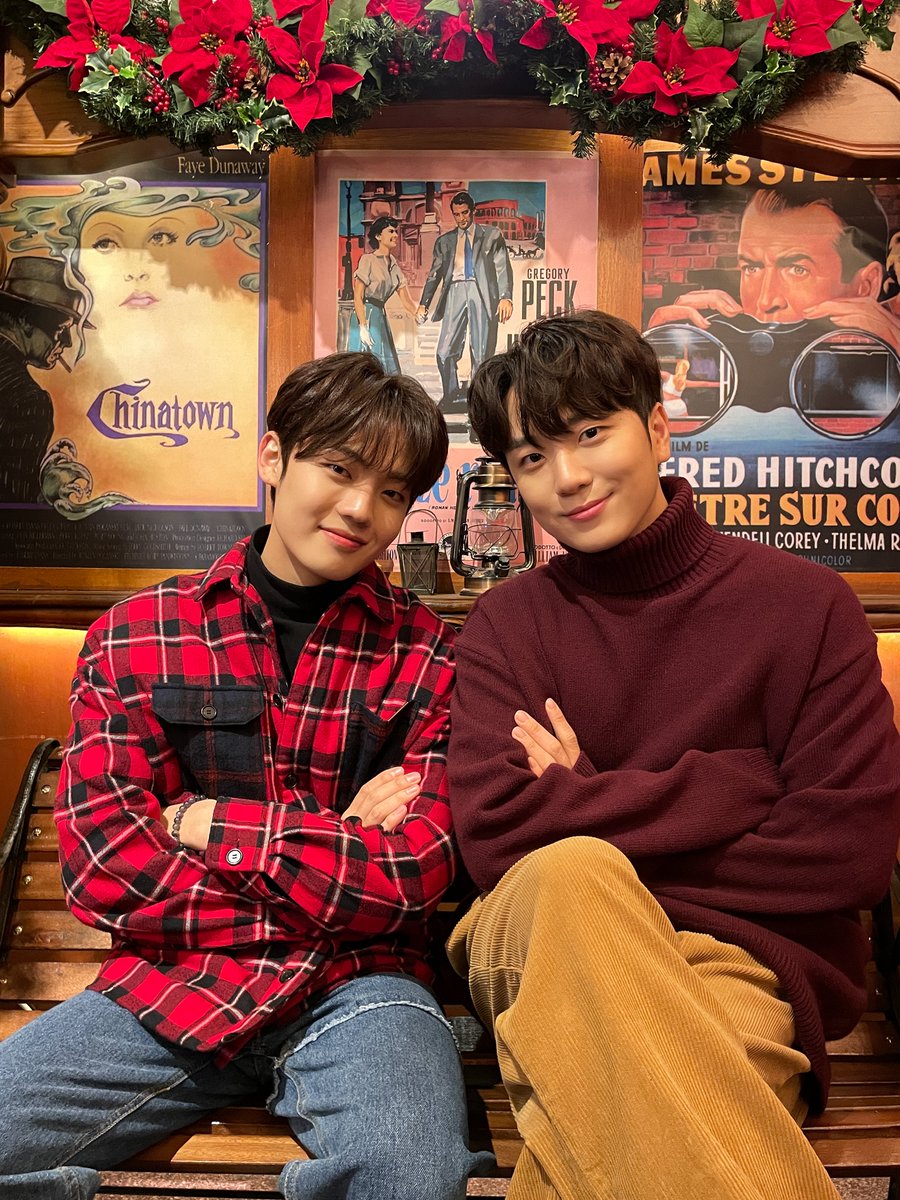 BEATINT0505's tweet photo. #막내즈 #찬 #고우림 https://t.co/5kArtYHvtQ