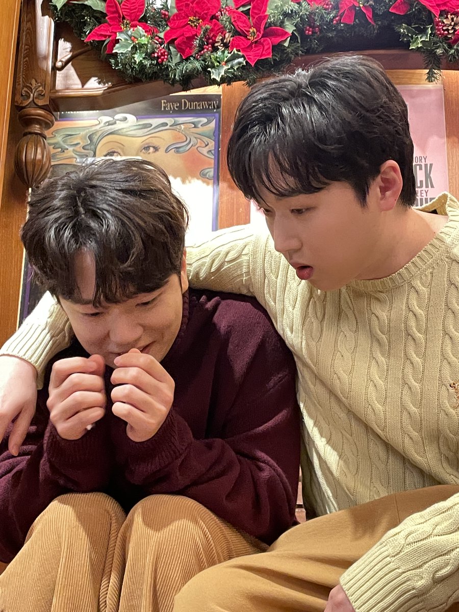 BEATINT0505's tweet photo. #고우림 #강형호 곰(돌이)을 이기는 고양이가 있다? https://t.co/znd7B2IMbH