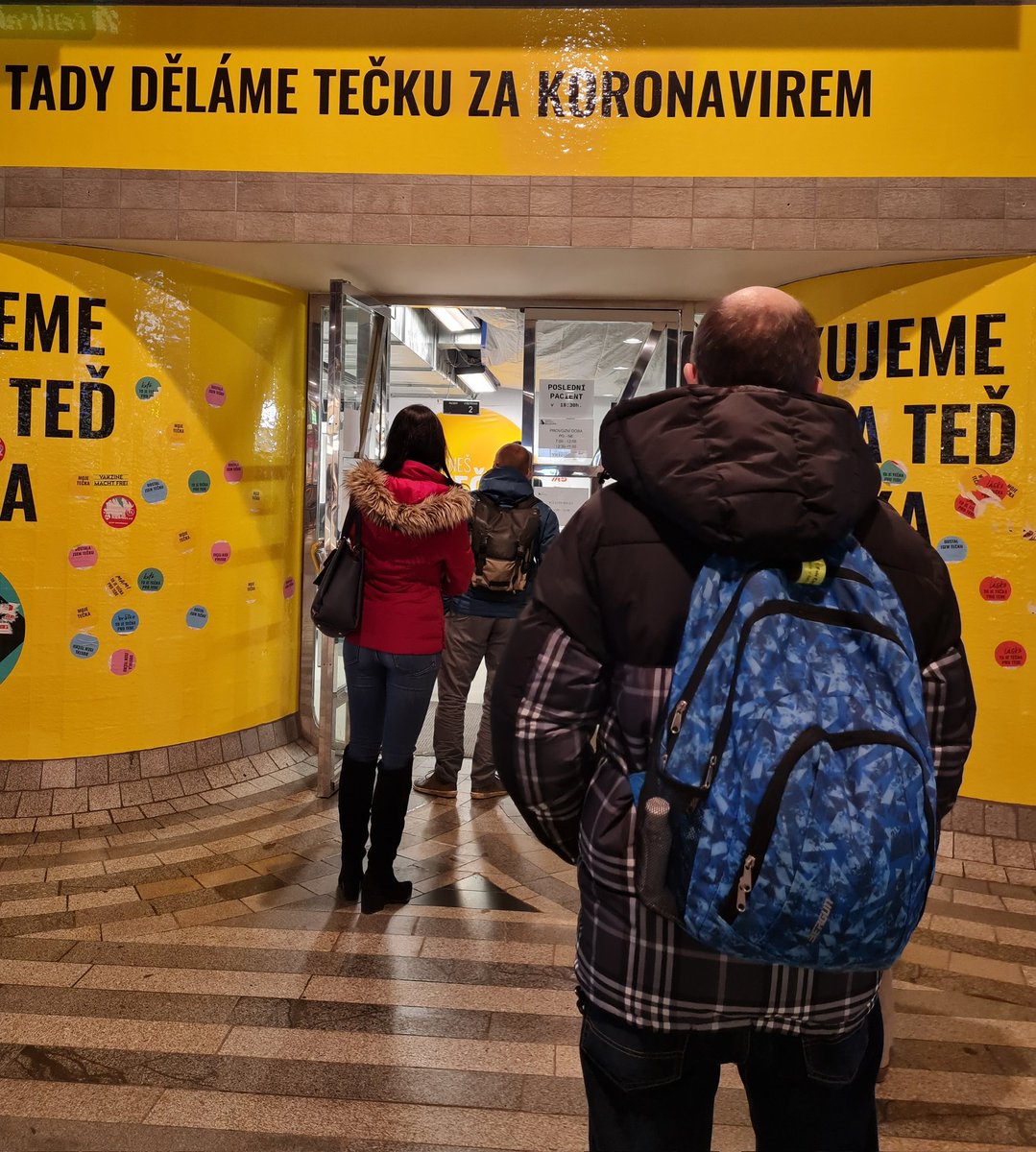 Ode dneška mohou pro booster 30+ po 5 měsících od 2. dávky. Hlavní nádraží, bez registrace, téměř bez fronty, Moderna.