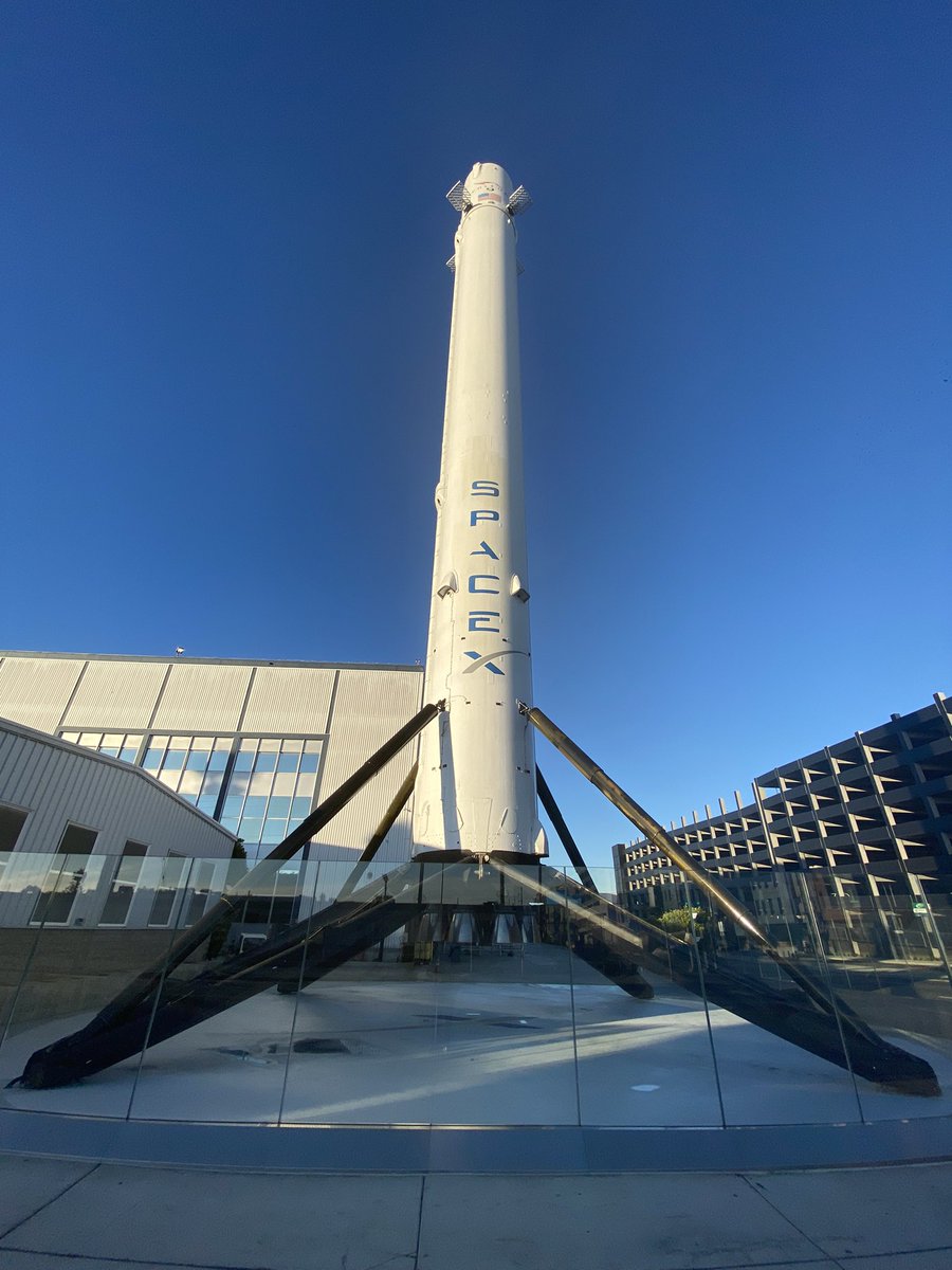 Dfnct's tweet photo. French 👋🏻 #SpaceX https://t.co/TcMsb4vcE1