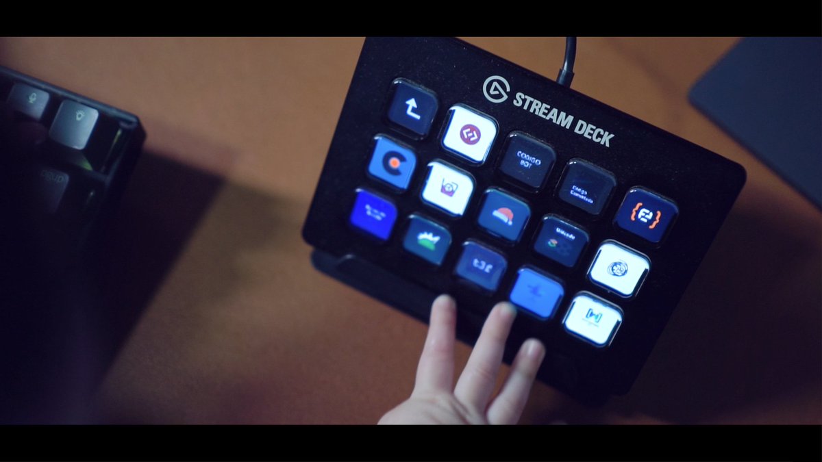npatarino's tweet photo. ¿Cuántas comunidades, conferencias, podcasts o referencias tech encontraron en nuestro vídeo de Navidad?

https://t.co/ahYdMyvBzC https://t.co/Vu5PEoYG7N