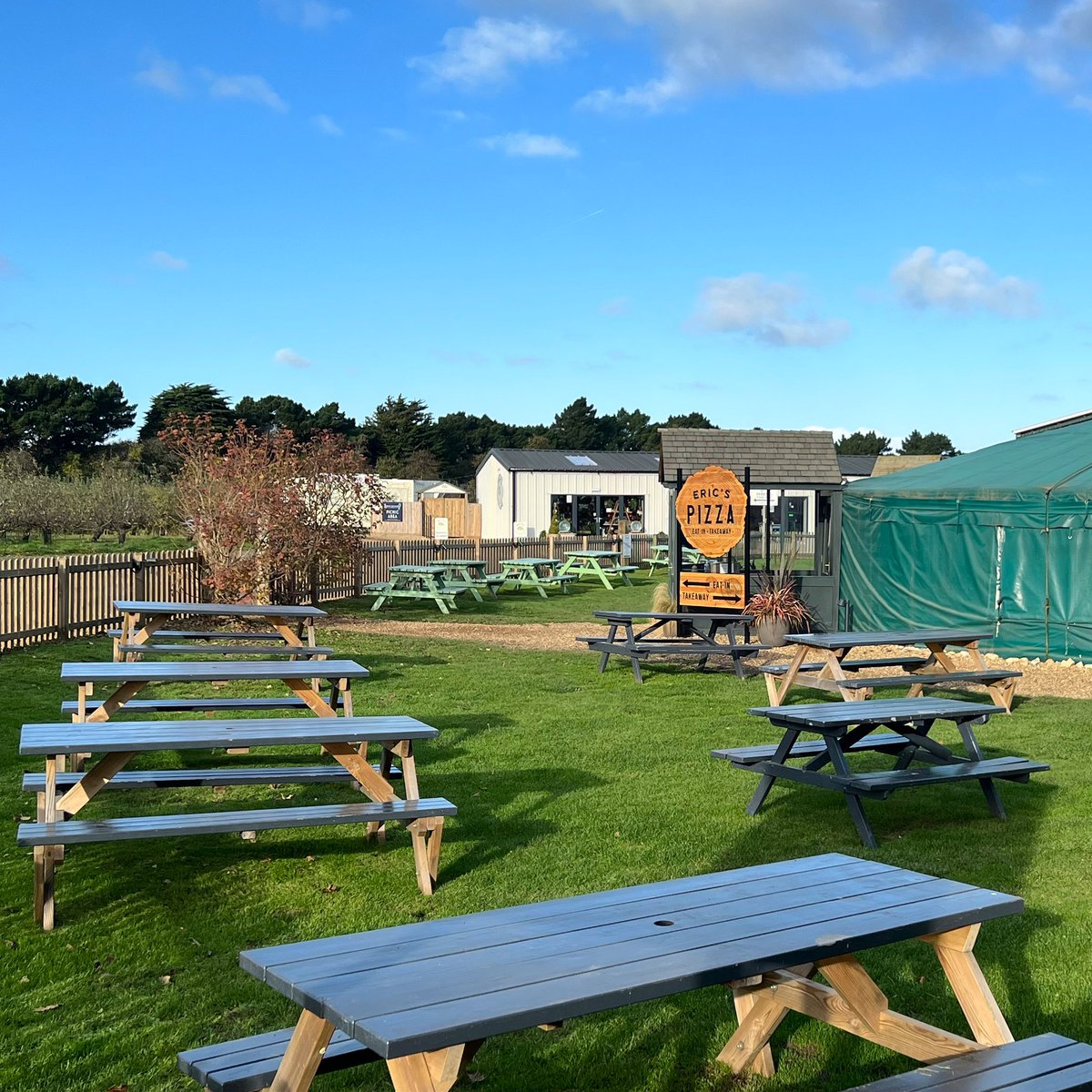 droveorchards's tweet photo. We hope you all had a wonderful Christmas! 🌟Lots of business are reopening onsite today, so if you’re around the Norfolk coast today do pop by!

#postchristmaswalk #norfolkwalks #northnorfolkcoast #norfolkholiday #visitnorfolk #norfolkbusiness https://t.co/gEOayqelak