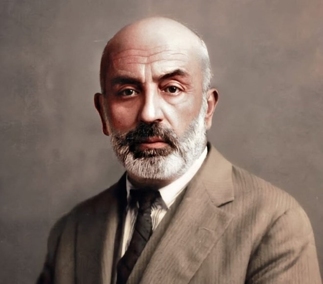 Kadimsiyaset's tweet photo. Ey koca Şark! Ey ebedi meskenet! 
Sen de kımıldanmaya bir niyet et. 
Korkuyorum, Garb'ın elinden yarın, 
Kalmayacak çekmediğin mel'anet. 

İstiklâl şairi, büyük  mütefekkir Mehmet Akif Ersoy'u vefatının 85. yılında rahmetle anıyoruz. https://t.co/JjobekPNzh
