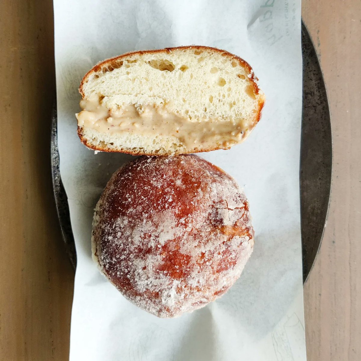 Kur0Tetsu's tweet photo. Italian Bomboloni filled with Cashew Butter Créme Pattisier and Caramelized Fig Compote.
#bombolone #Donuts https://t.co/pLplHiGXaq