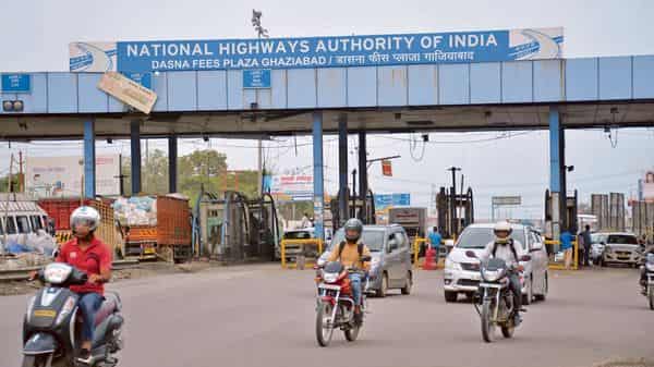 DhruvInfra's tweet photo. NHAI to monetize operational stretches of highways to raise 2 lakh crores over a 3 year period.
#highwaysprojects #infrastructure #NHAI #dhruvconsultancy
https://t.co/N1gBmq0Pmt https://t.co/gVTcJNTScO