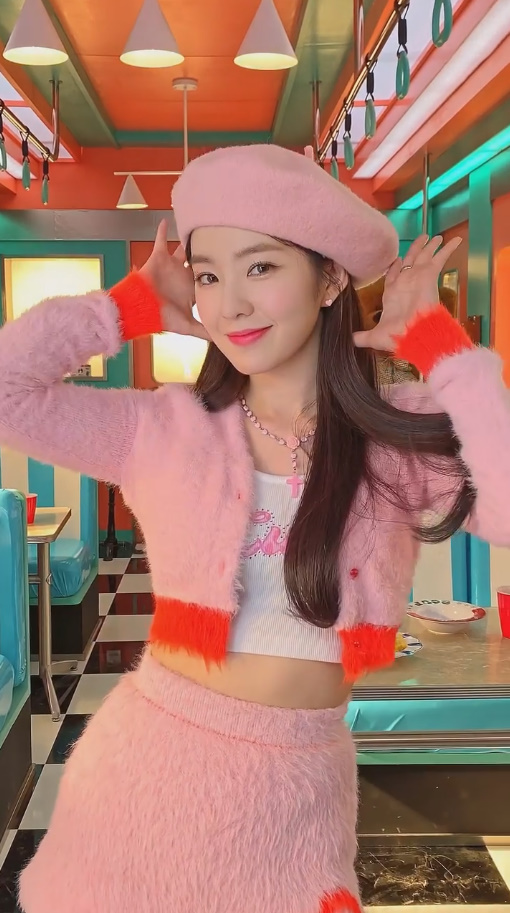 seurrene_'s tweet photo. where is your passport, irene? 😂 https://t.co/V4ICIF5iER