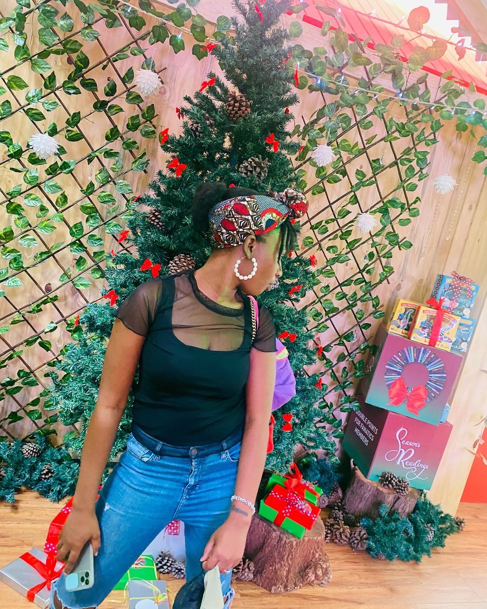 Mz_kreamy's tweet photo. Enjoy your HOLIDAYS 🎄 https://t.co/PU8N2yBB0e