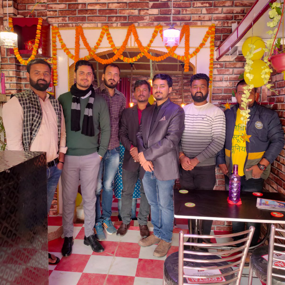 Nikhiljha538's tweet photo. आज @MaithilAnup भैया The Chai Club आए थे।। भाईजी से बात कर के मन बहुत खुश हुआ 😊
धन्यवाद भाईजी 🙏
@AvinashPurnea 
@TheChaiClub 
@PurneaMsu 
@PurneaTimes https://t.co/1wNct71qfl