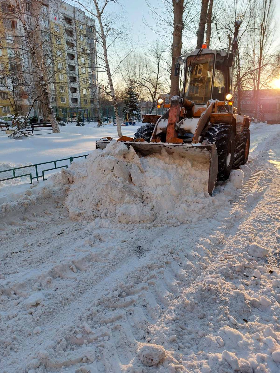 Upravkom63's tweet photo. Механизированная уборка снега Г.Димитрова 52 и Ташкентская 91 @adm_kir63 @gkh_kir63 @Rudakov_i_a https://t.co/YGAGDQ5NhA