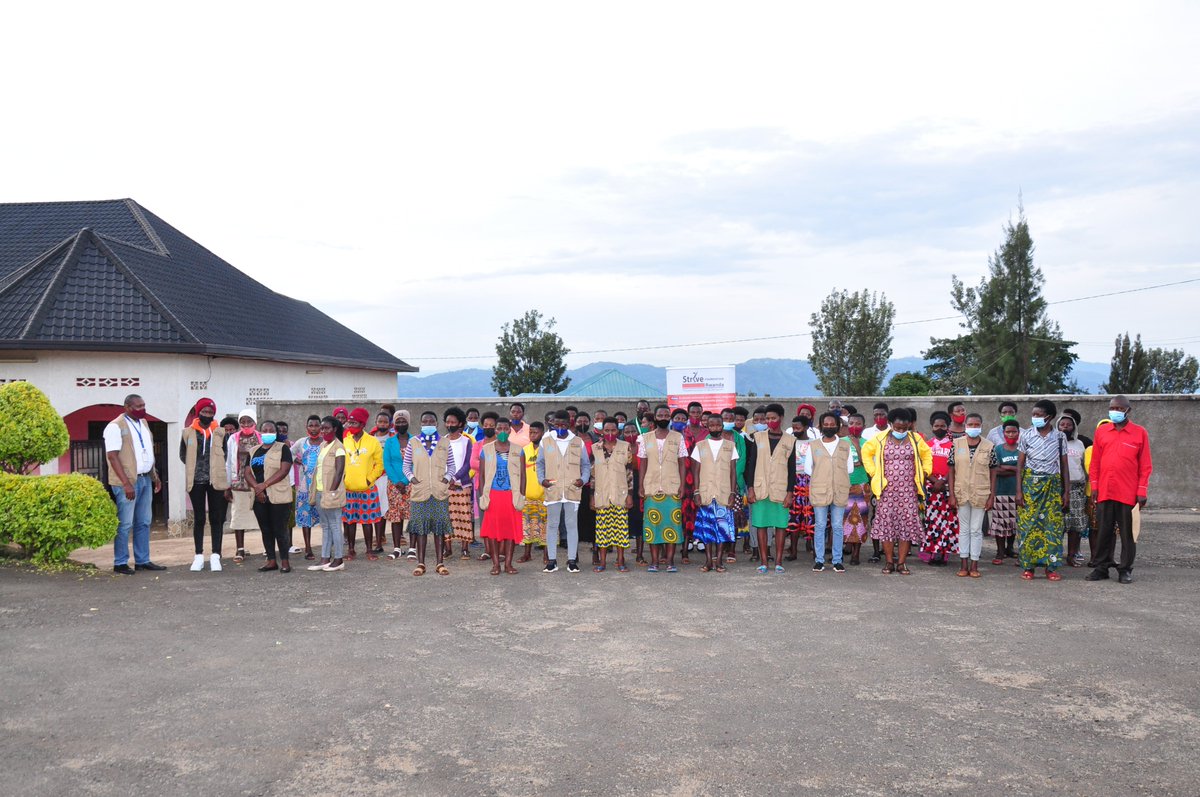 Sfrwanda1's tweet photo. As 2021 ends,a 2nd refresher training on #ASRHR was conducted and this brought together 100peer educators from 5cells of #KaganoSector @Nyamasheke District and joined by #YeweClub members from #GSStPaulTyazo.Till today 350 out of school youth have been identified btn (14-19years) https://t.co/aIMUvuIXqn