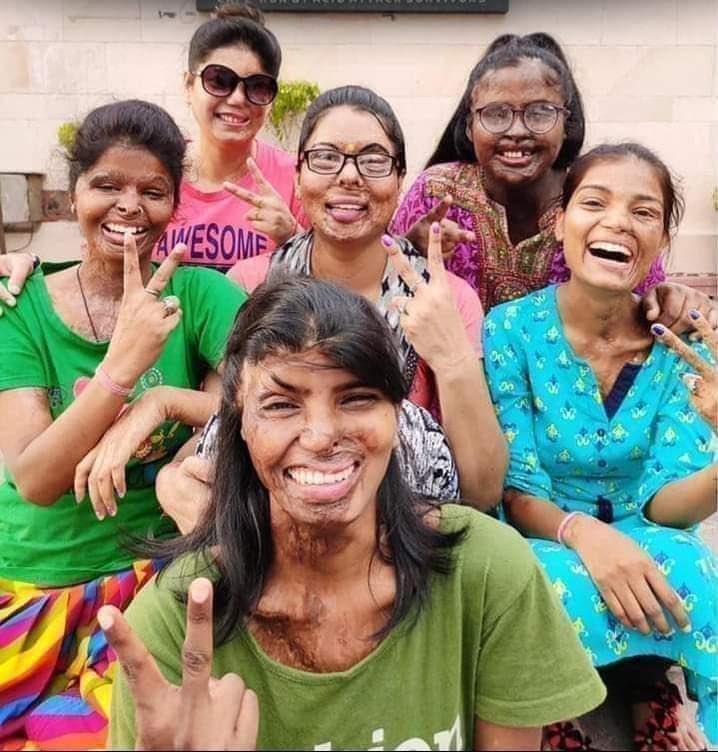 TheTanveerAhmed's tweet photo. Most beautiful smiles from the most beautiful women who never gave up on life. Give a like iam sure you agree. https://t.co/IupHRJNBDT