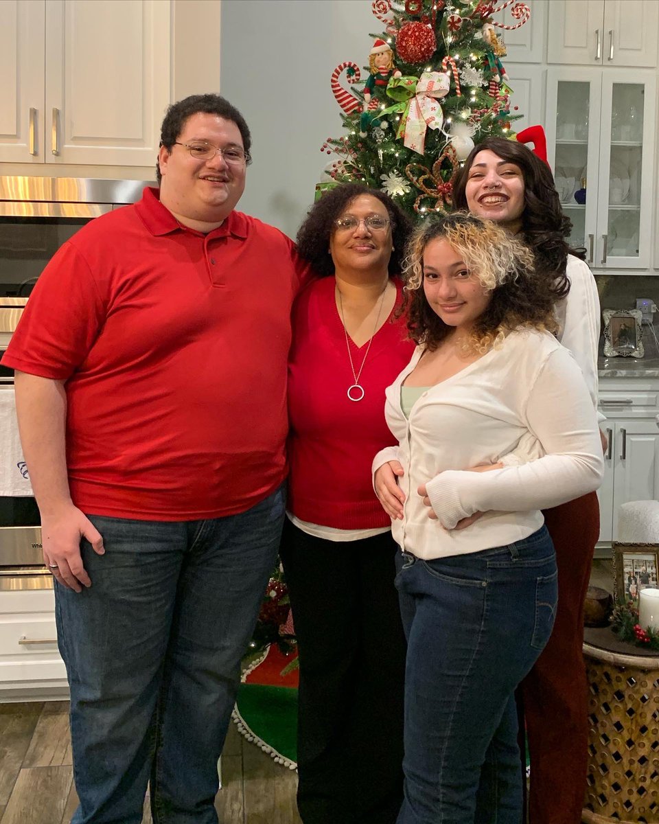 DawnieCrow's tweet photo. Look my mommy with me and my siblings!! Like try to tell me I don’t look like this woman! https://t.co/ryYfMThTIL