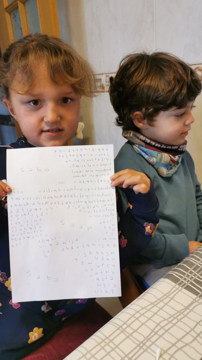 BASF_ES's tweet photo. En el último #FamilyLab del año, Papá Noel fue uno de los protagonistas: los más pequeños, junto a sus familias, le ayudaron a pintar la #Navidad de colores y magia. ¡Y aquí las pruebas de lo bien que lo pasaron! 🎅🎄 https://t.co/0P45xOc8dg