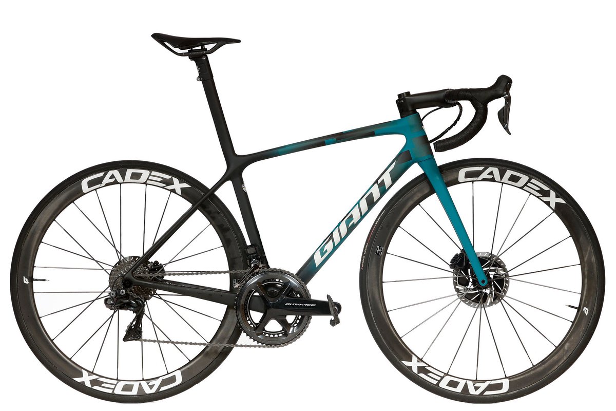 Giant_ESP's tweet photo. 🚨🚨Para cerrar el año a lo grande, hoy finalmente podemos confirmar que @Giant_ESP seguirá ligado al @EqKernPharma hasta 2025!

👉🏼En 2022 el equipo pedaleará sobre esta TCR Advanced SL Disc customizada para ellos.

📲 Más info en: https://t.co/cGuaTnXcYm
📸 @PhotoGomezSport https://t.co/Xj11V3lm7D