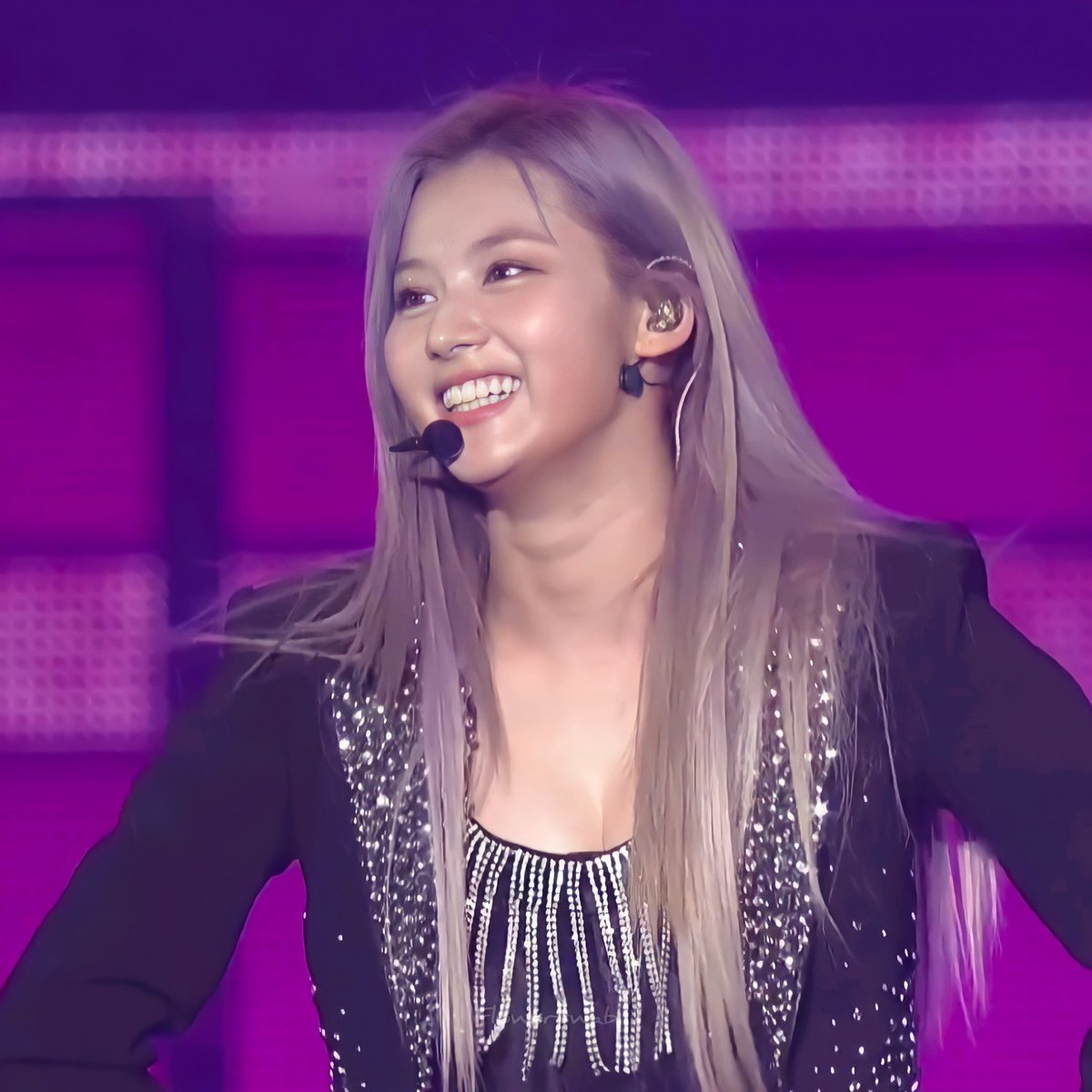 flowerswab's tweet photo. {261221}

TWICE 4TH WORLD TOUR 'III'

#TWICE #SANA https://t.co/8LAU46IHmh