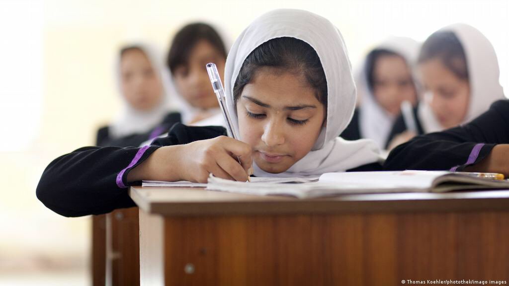 AllianzfuerAFG's tweet photo. Day 101- And the #Taliban haven’t taken any decision on open the school doors to #girls. #Girls who are attending grade > 6 to 12 must go to school. #Taliban have no reasons to leave the schools closed ! @GermanyinAFG @UNDPaf @UN_Women https://t.co/dmbZaWxFmk