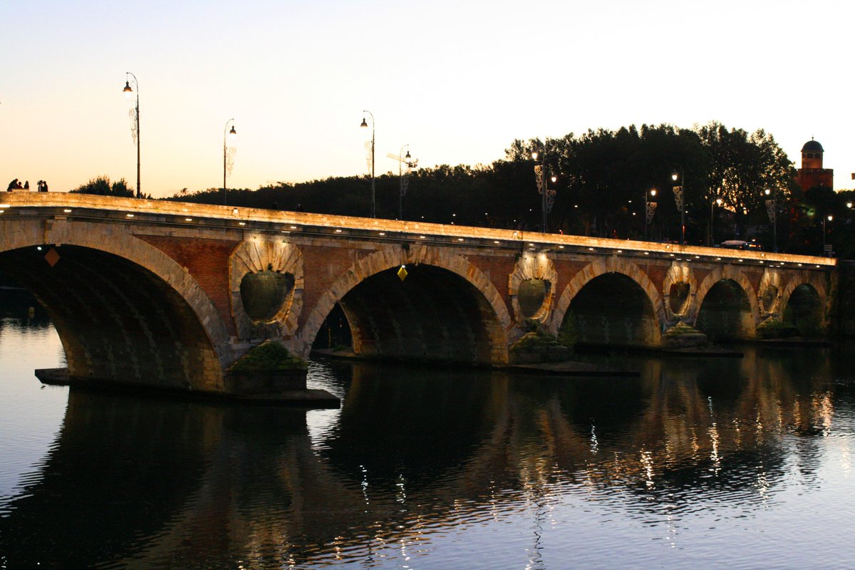 PoliceHistoire's tweet photo. Au secours ! À l'assassin ! Le #capitoul de #Toulouse Jean-Baptiste #VERGÉ assisté de son valet se précipite. C'est dans la nuit du 23 au 24 décembre 1775 près de la place du Pont Neuf. Les 2 #assassins seront arrêtés. #arrestation @ToulouseArchive https://t.co/prELPC7RSO