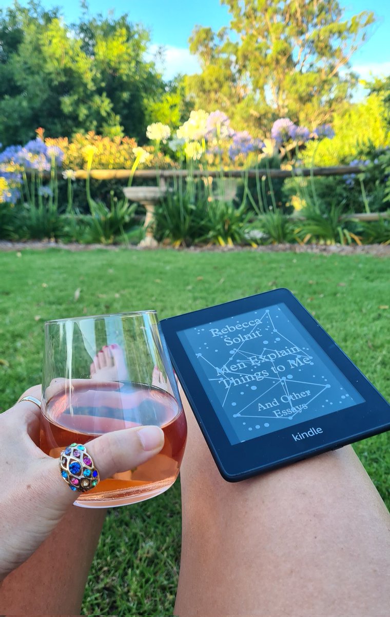 _outRAGEjess's tweet photo. Golden hour at Rancho Relaxo reading feminist essays and drinking vegan wine - this is living. 😍
🌞🍒♀️🍷👌
#menexplainthingstome #hilltopsregion #books @edenroadwines https://t.co/UBGIOfVL3k