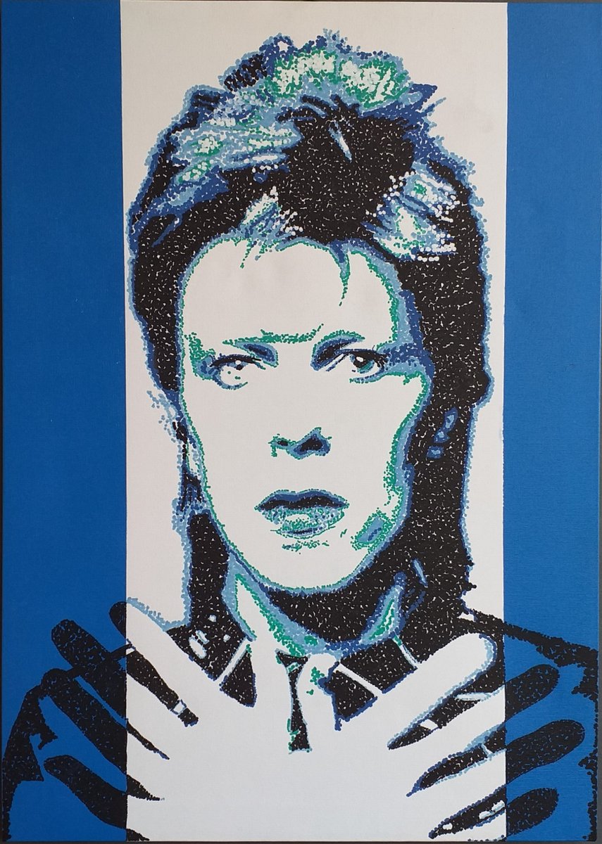 FabioLeoneCM's tweet photo. Anche il mio David Bowie nella serie Quinte ha trovato casa. Sono sempre contento quando si regala l'arte.
#davidBowie #arte #popart #aleef #artaleef https://t.co/0L6W8p5AoY