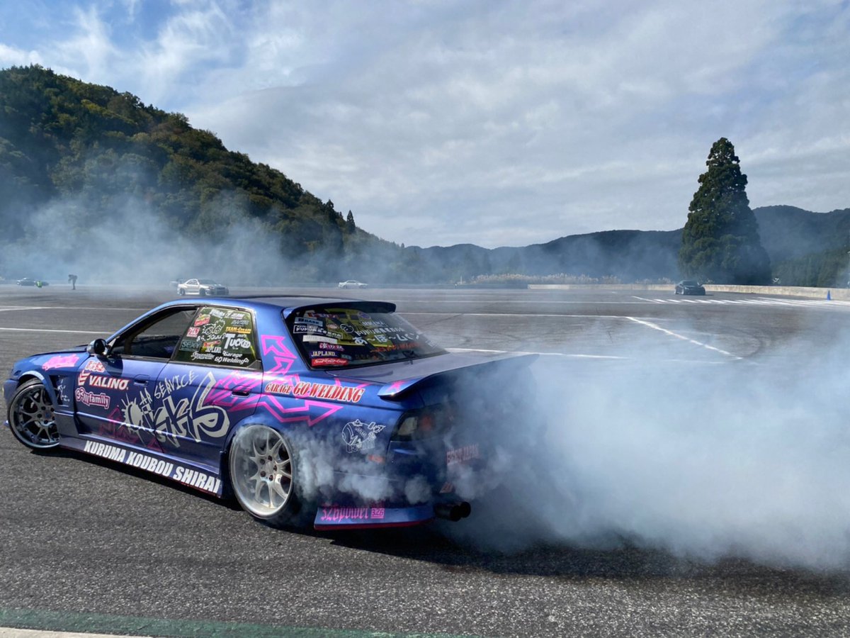 【最終値下げ】ディズニー  マーチンエアー アールビバン DR. MARTENS 2023 YEAR OF THE RABBIT | ドクターマーチン