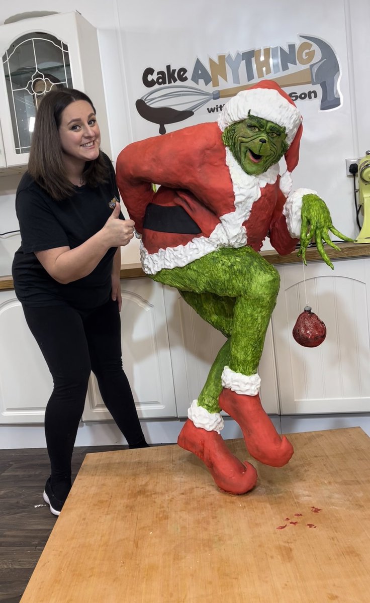 Lifesize Grinch Cake #laramason #cakeanything #grinch