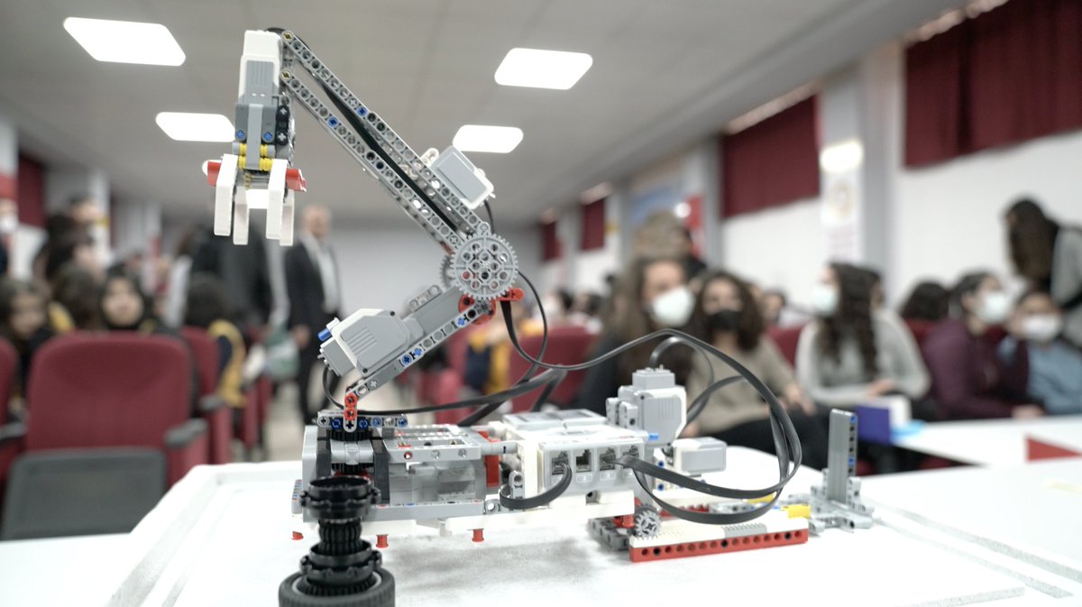 mardinkultur_'s tweet photo. With the contributions from @feryal_ozel itย was a great final meeting of โSisters Science Bridge: Arizona to Mardinโ. Female students from three different high schools designed and presented their own robot projects: #SpaceBroom #CuriousExplorer and #Armstrong https://t.co/Qa8XRFhYPJ