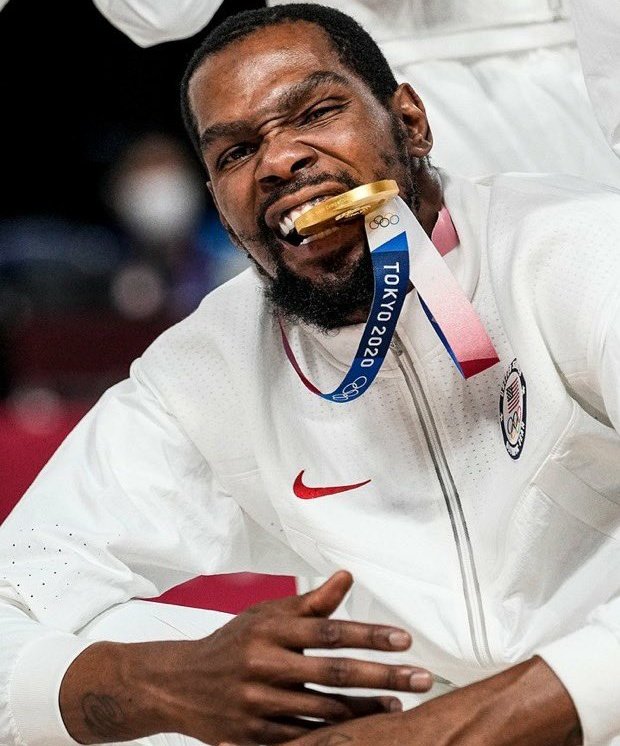 🚨 C'est l'heure de la Propagande !

1 RT = 1 vote 

Contribuons à envoyer nos joueurs au All Star Game 2022 !

Commençons par le patron : KD

#KevinDurant #NBAAllStar