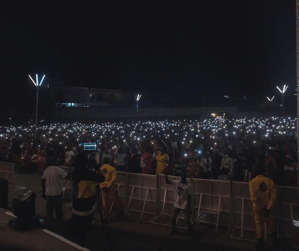 OneMagazine__'s tweet photo. Quelques images du concert de @DenaMwanaMusic le 25 décembre dernier à Douala
📸: @Xtincell
#OneMag https://t.co/puBIIx9Xox