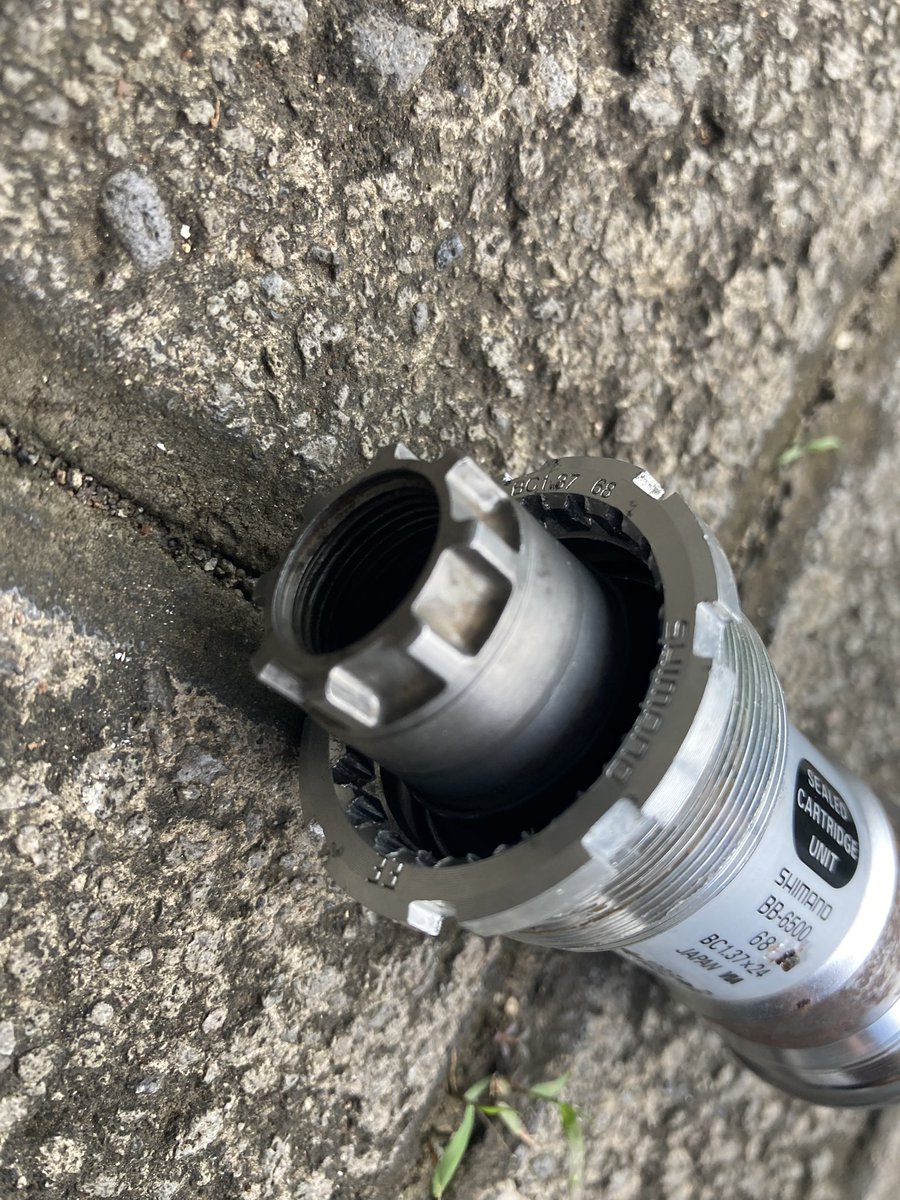 Cyclist_Lab's tweet photo. Wts bb shimano 6500 octalink. 450rb free ongkir seluruh indonesia. https://t.co/aZ2MmHJH4Z #fnfjb https://t.co/ACm3sPuOTf