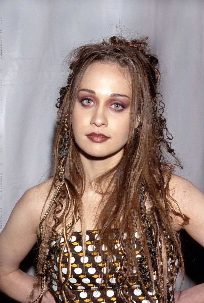 ODET0THEMETS's tweet photo. fiona apple at the 1998 grammys https://t.co/OMMtlRtyXp