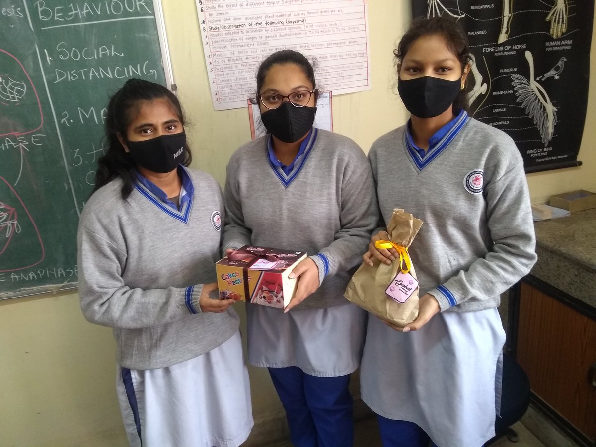 Celebrated Christmas with Cupcakes and Cookies #cocohut home bakery,a business proposal under EMC by class XII students of science stream in GCSV,Sec 17,Dwarka. Really loved the effort made by the students right from baking to marketing #hats off to EMC Venture by Delhi Govt