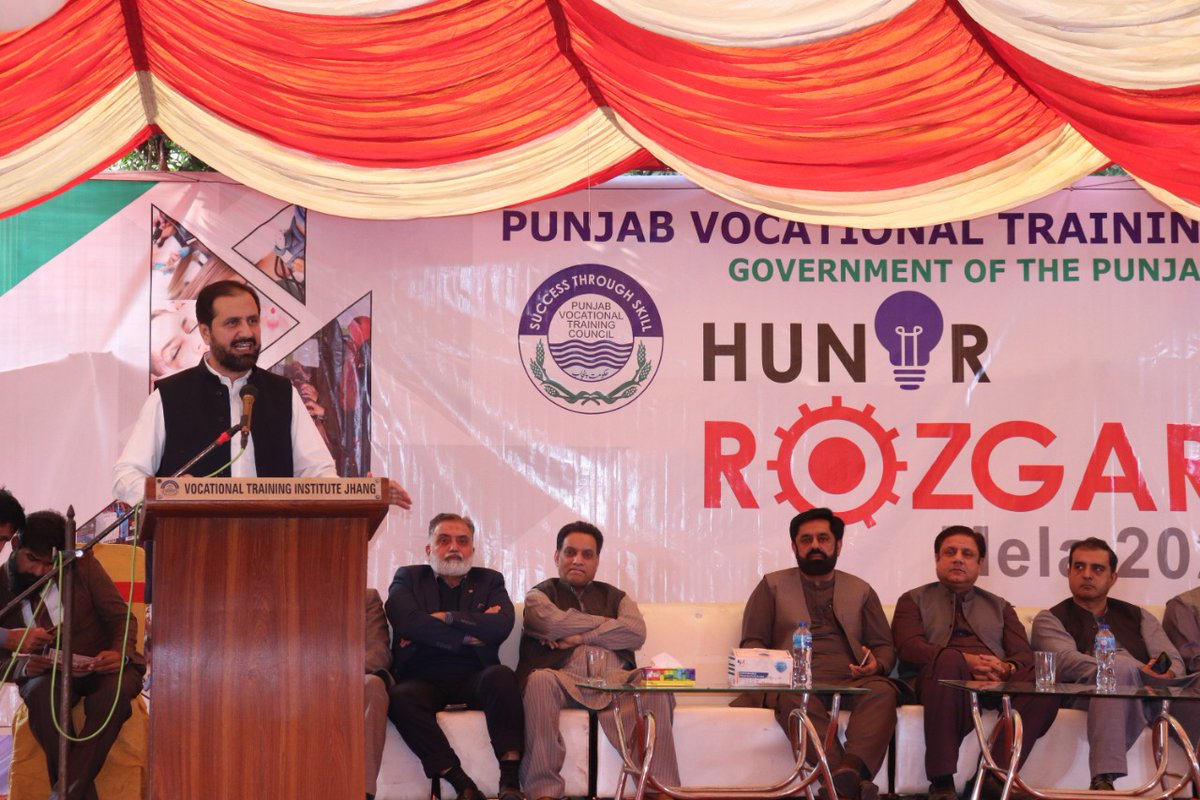 PVTC_Official's tweet photo. Pr. #DBOM Jhang M. Omar Khan shared that he is associated with #PVTC to support the cause of training and sustainability through skill. More than 18000 students have graduated from the #VTIs of district Jhang and are earning their respectable jobs. 
5/8 https://t.co/DGUR4mcd7e