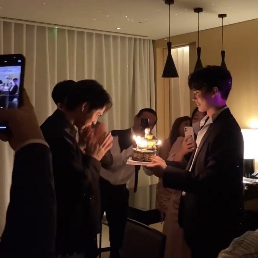 HBD ค้าบบบบ แท็คคนเดียวเลยเนี่ย อะ พิเศษที่สุดไปเลยยยย <a href="/bbrightwsbot/">bright.</a> 🎂🥺💚💚💚💚