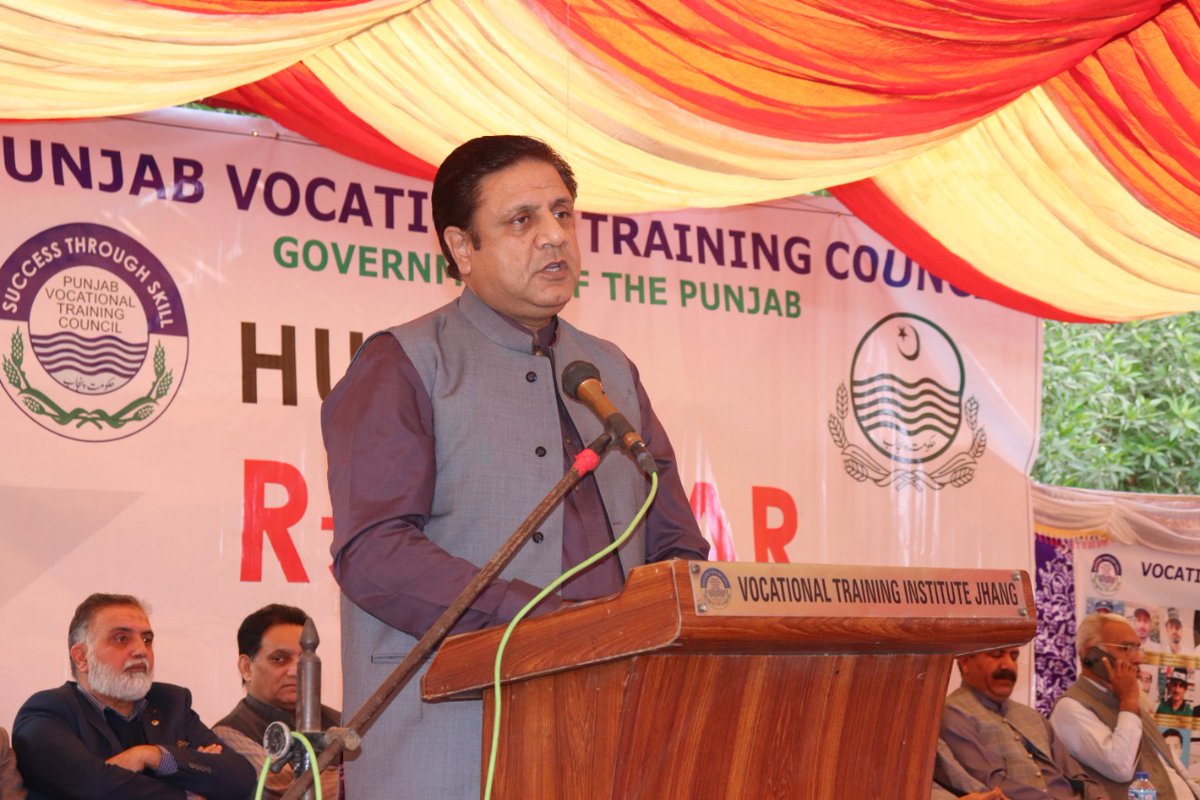 PVTC_Official's tweet photo. #RMC @SalmanBinZahid4 shared that CHM. #PVTC has taken this initiative &amp; #HunarRozgarMela2021 for the purpose to provide employment opportunities &amp; he exclaimed that The smile on the faces of pass outs indicates that they see their bright future through this #EmploymentDrive
3/8 https://t.co/FhIekTtZmH