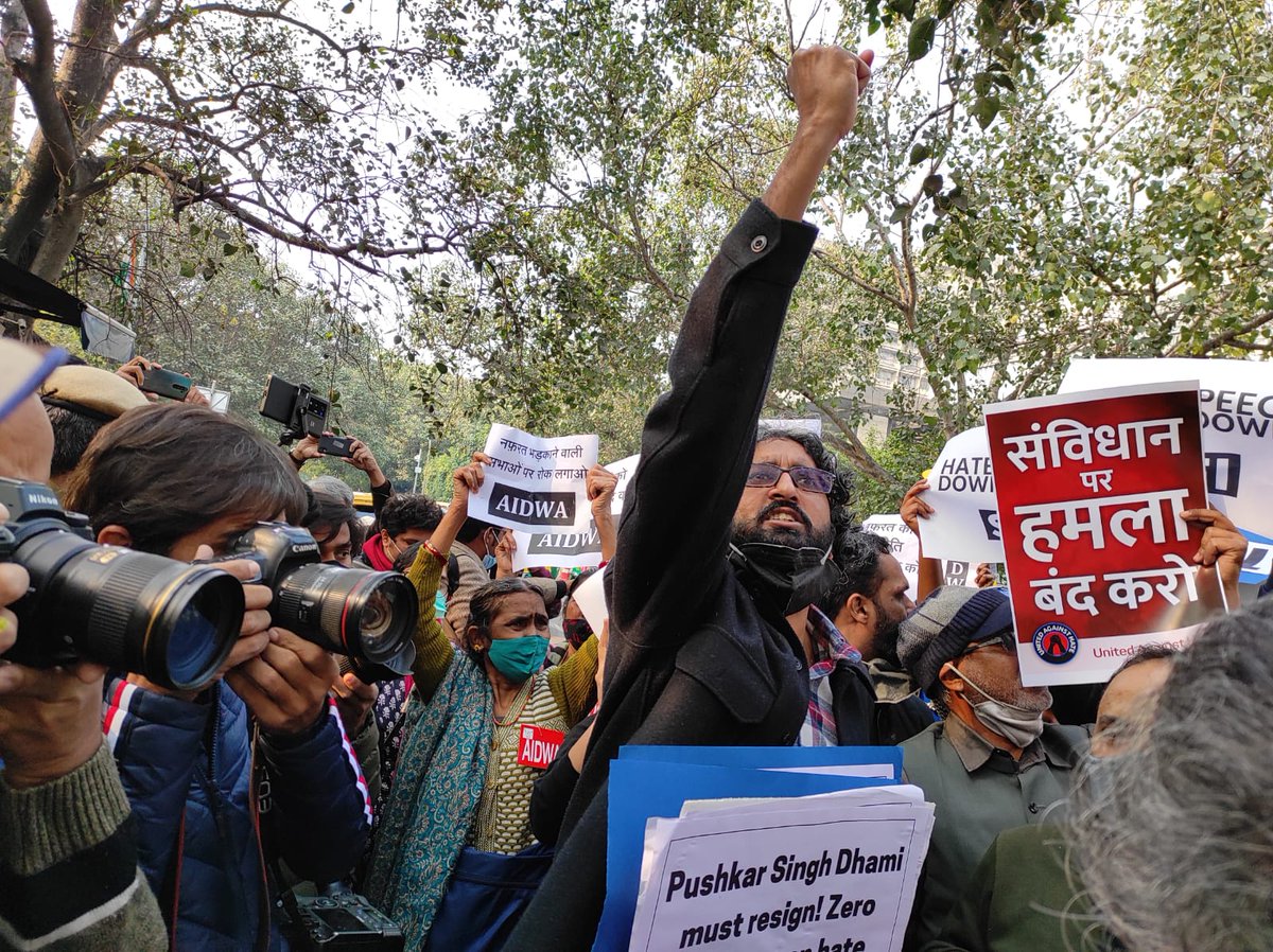Dipankar_cpiml's tweet image. At the #CitizensProtest outside Uttarakhand Sadan in Chanakyapuri, with one common demand: #ArrestHaridwarGenocideMongers. From Haridwar to Delhi, and Raipur to Udupi, the Sangh brigade is bent upon instigating communal violence ahead of the coming elections. Foil this design.