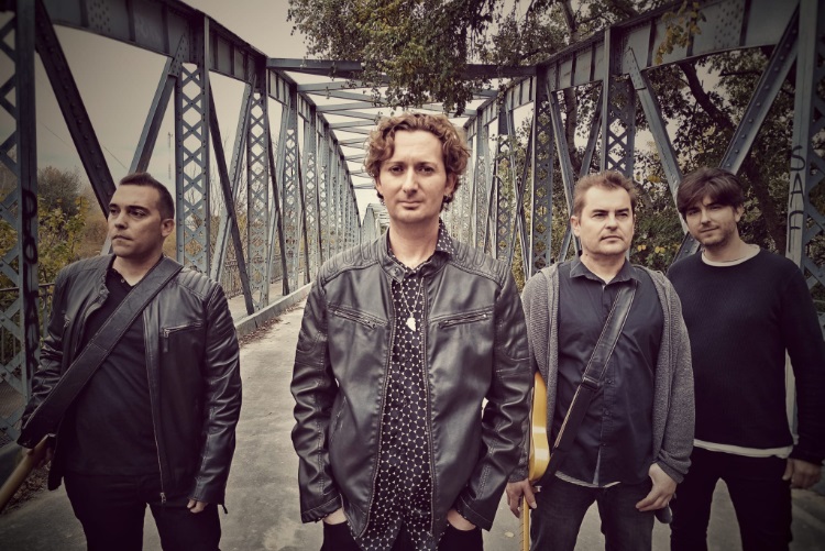 . <a href="/THESAND3/">THE SAND</a> presenta su nuevo y conmovedor nuevo single “Kiss Me”.
#Novedades #nuevosingle #KissMe #VideoLyric 👌 #Recomendamos 
👇
yotambiensoyindie.es/2021/12/27/the…