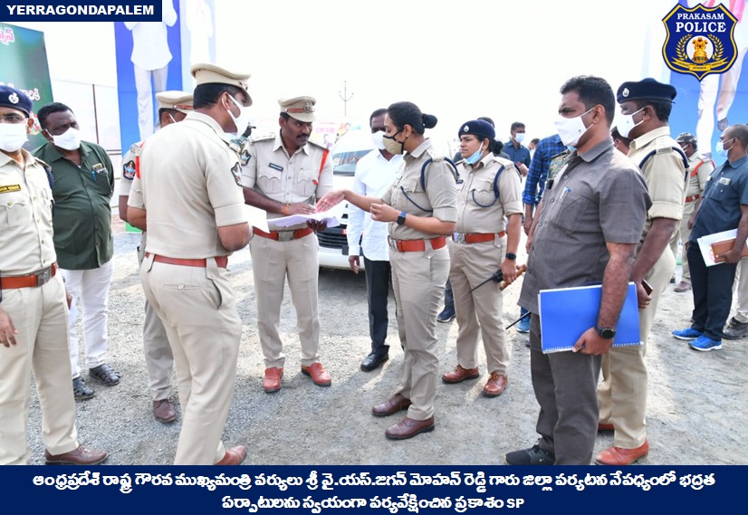 prakasam_police's tweet photo. ఆంధ్రప్రదేశ్ రాష్ట్ర గౌరవ ముఖ్యమంత్రి వర్యులు శ్రీ వై.యస్.జగన్ మోహన్ రెడ్డి గారు జిల్లా పర్యటన నేపధ్యంలో భద్రత ఏర్పాటులను స్వయంగా పర్యవేక్షించిన ప్రకాశం SP
#Supervises #SecurityArrangements #Surveillance #MalikaGargIPS #APPolice
@APPOLICE100 @dgpapofficial @AndhraPradeshCM https://t.co/3ynmQS63Xd