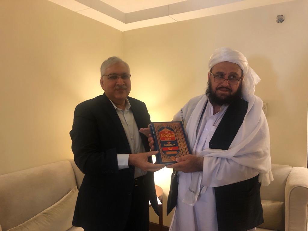 .
د لوړو زده‌کړو سرپرست وزیر مولوي عبدالباقي حقاني وایي؛ هڅه کوو چې په بهرنیو هېوادونو کې افغان زده‌کړیالانو ته د تعلیم زمینه برابره کړو او هغه افغانان چې په بهرنیو هېوادو کې په زده‌کړو بوخت دي، په بېلا بېلو برخو کې اسانتیاوې ورته رامنځته او ستونزې یې حل کړو.