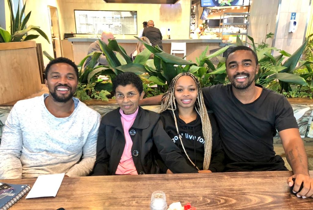 penuelist_'s tweet photo. I'm thankful every day for my mother and my 2 siblings.
We're blessed eternally, and I never take my privileges for granted ever. They inspire me to work even harder ❤ #Mamsie @PensonMlotshwa #Penrose #Penuel https://t.co/MDwsQ5CrEC